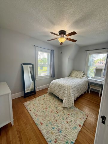 907 37th Street, Des Moines, IA 50312