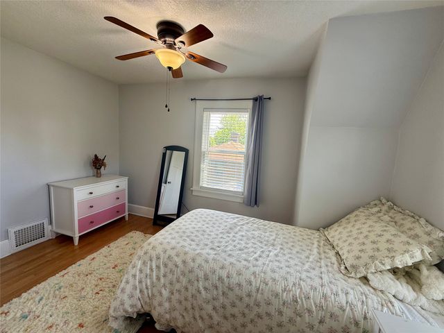 907 37th Street, Des Moines, IA 50312