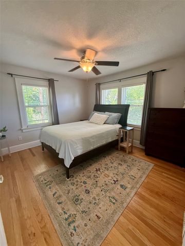 907 37th Street, Des Moines, IA 50312