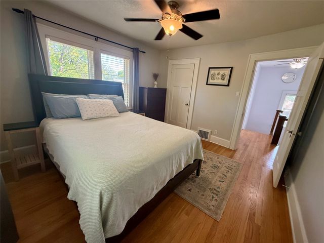 907 37th Street, Des Moines, IA 50312