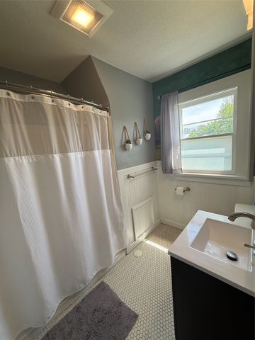 907 37th Street, Des Moines, IA 50312
