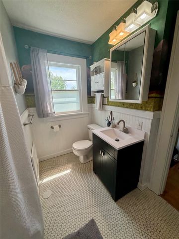 907 37th Street, Des Moines, IA 50312