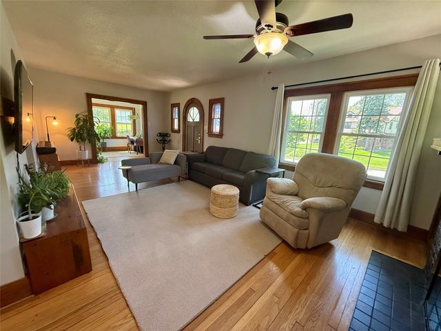 907 37th Street, Des Moines, IA 50312