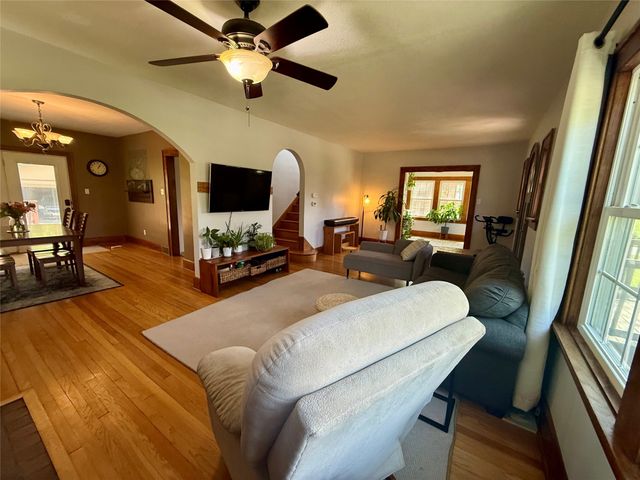 907 37th Street, Des Moines, IA 50312