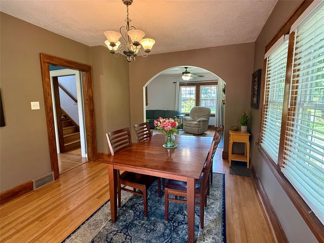 907 37th Street, Des Moines, IA 50312