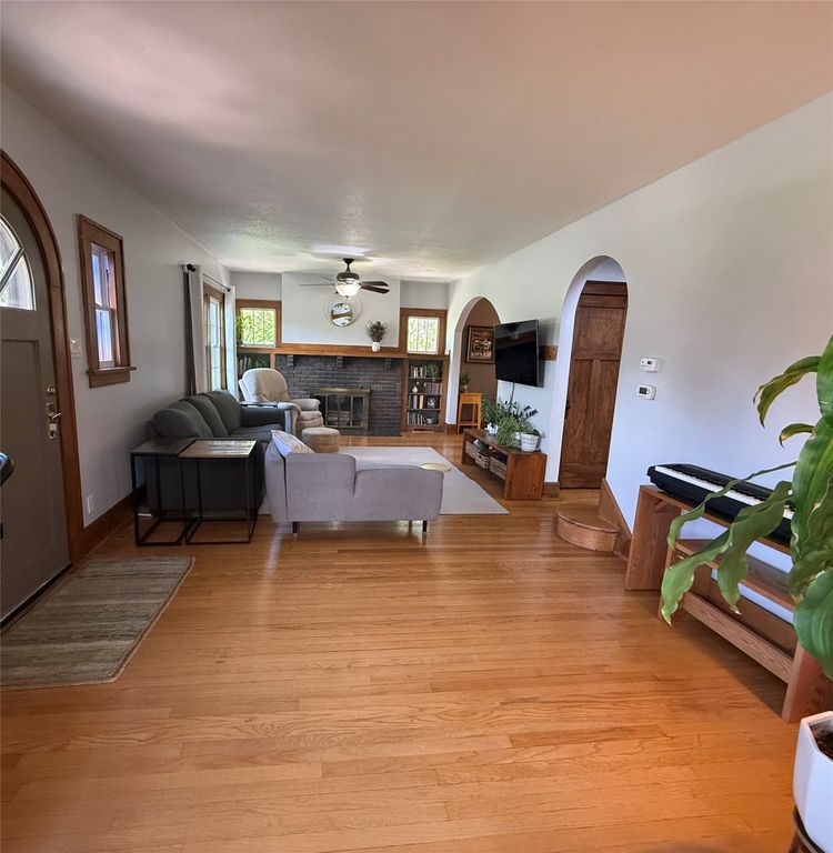 907 37th Street, Des Moines, IA 50312