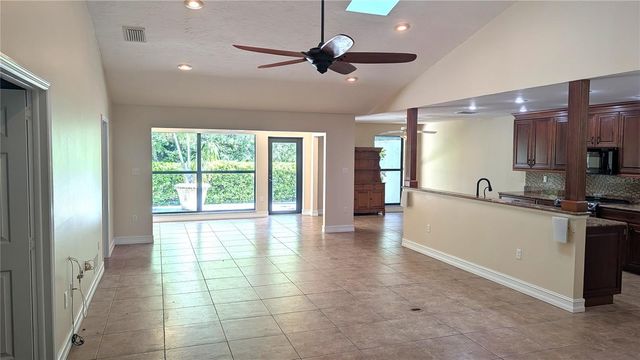 4615 OAK FOREST DRIVE E 22, Sarasota, FL 34231