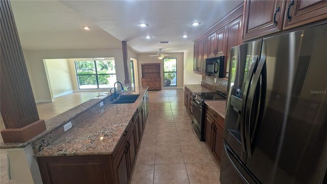 4615 OAK FOREST DRIVE E 22, Sarasota, FL 34231