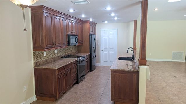 4615 OAK FOREST DRIVE E 22, Sarasota, FL 34231