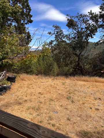 4586 W Griffin Creek Road, Medford, OR 97501