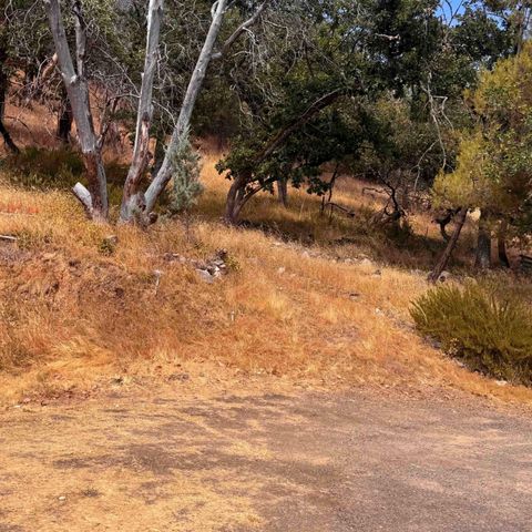 4586 W Griffin Creek Road, Medford, OR 97501