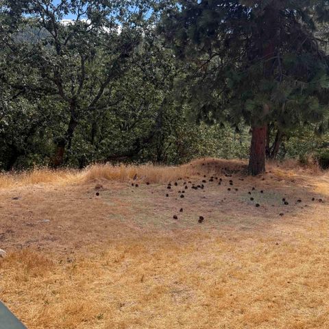4586 W Griffin Creek Road, Medford, OR 97501