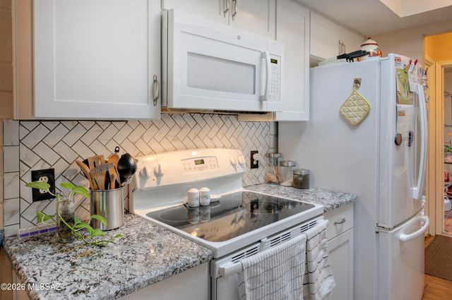 365 W Calle De La Amistad, Green Valley, AZ 85614