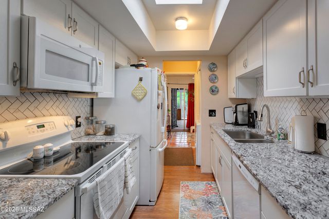 365 W Calle De La Amistad, Green Valley, AZ 85614