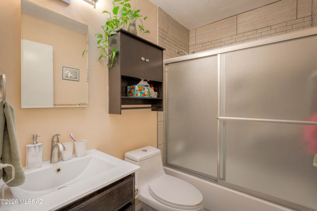 365 W Calle De La Amistad, Green Valley, AZ 85614