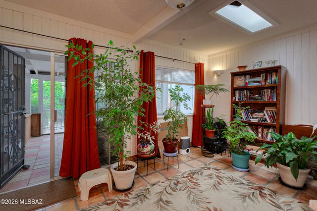 365 W Calle De La Amistad, Green Valley, AZ 85614