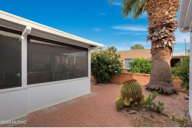 365 W Calle De La Amistad, Green Valley, AZ 85614