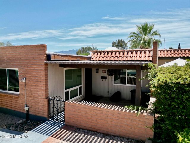 365 W Calle De La Amistad, Green Valley, AZ 85614