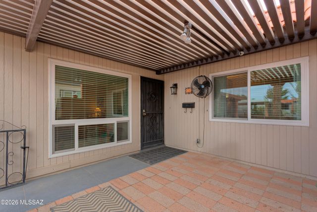 365 W Calle De La Amistad, Green Valley, AZ 85614