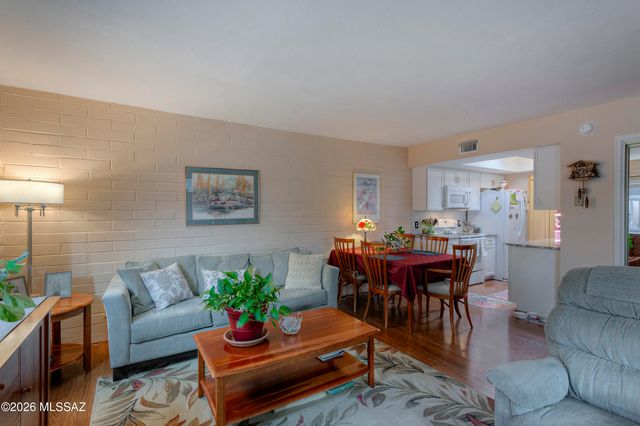 365 W Calle De La Amistad, Green Valley, AZ 85614