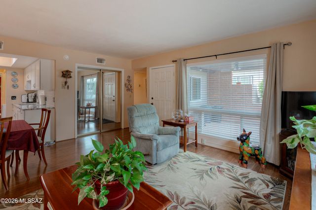 365 W Calle De La Amistad, Green Valley, AZ 85614