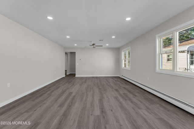 127 Freeport Boulevard, Toms River, NJ 08757