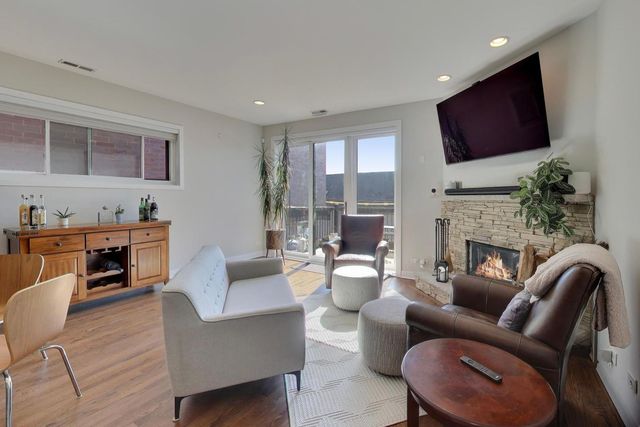 2241 W Roscoe Street 3, Chicago, IL 60618