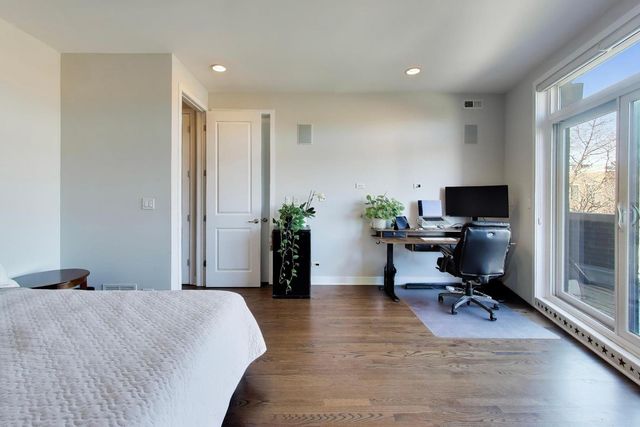 2241 W Roscoe Street 3, Chicago, IL 60618