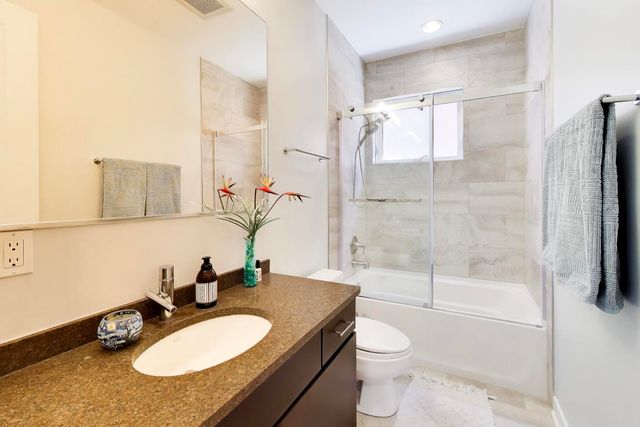 2241 W Roscoe Street 3, Chicago, IL 60618