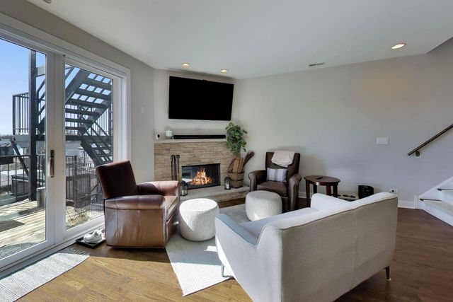 2241 W Roscoe Street 3, Chicago, IL 60618