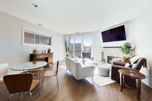 2241 W Roscoe Street 3, Chicago, IL 60618