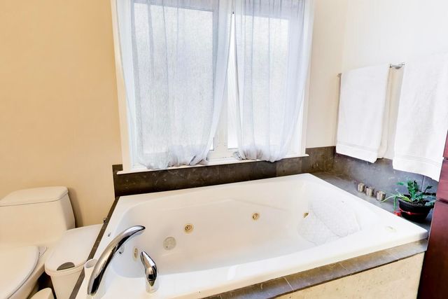 2241 W Roscoe Street 3, Chicago, IL 60618