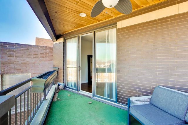 2241 W Roscoe Street 3, Chicago, IL 60618