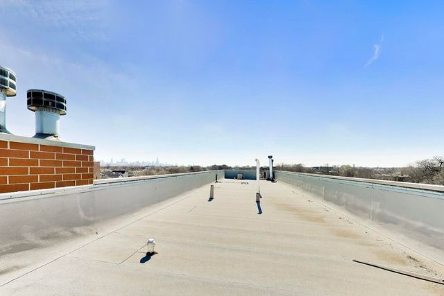 2241 W Roscoe Street 3, Chicago, IL 60618