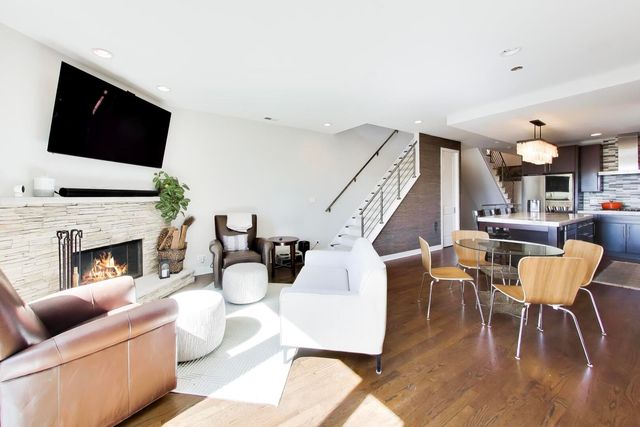 2241 W Roscoe Street 3, Chicago, IL 60618