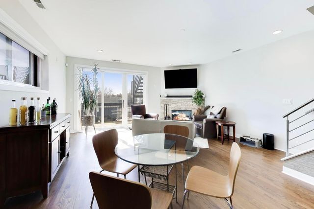 2241 W Roscoe Street 3, Chicago, IL 60618