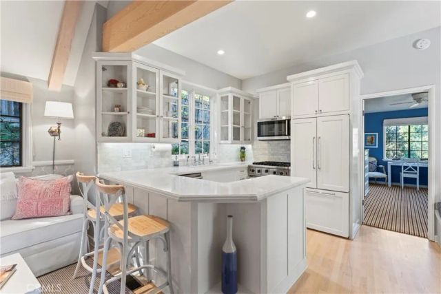 27625 High Knoll Road, Lake Arrowhead, CA 92352