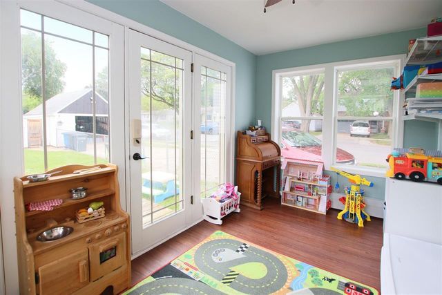 1402 W MURDOCK AVENUE, Oshkosh, WI 54901