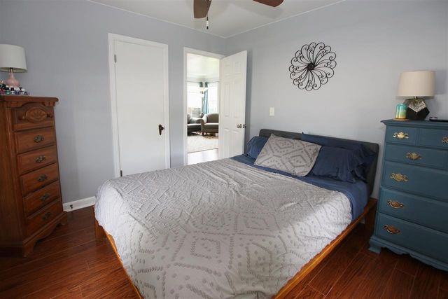 1402 W MURDOCK AVENUE, Oshkosh, WI 54901