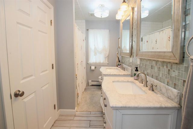 1402 W MURDOCK AVENUE, Oshkosh, WI 54901