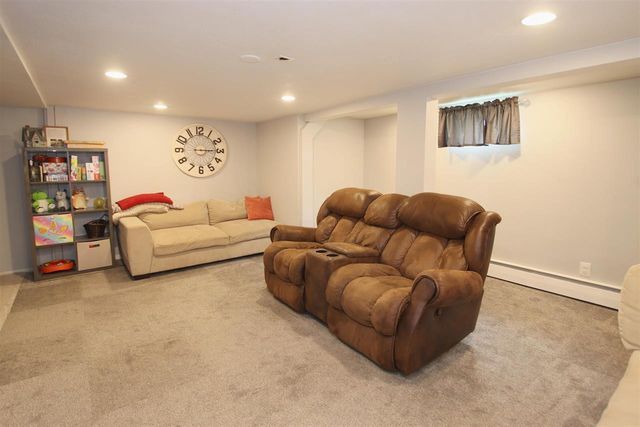 1402 W MURDOCK AVENUE, Oshkosh, WI 54901