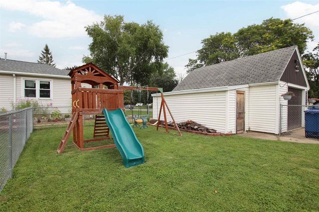 1402 W MURDOCK AVENUE, Oshkosh, WI 54901