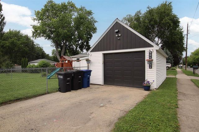 1402 W MURDOCK AVENUE, Oshkosh, WI 54901