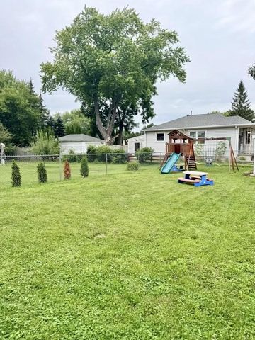 1402 W MURDOCK AVENUE, Oshkosh, WI 54901