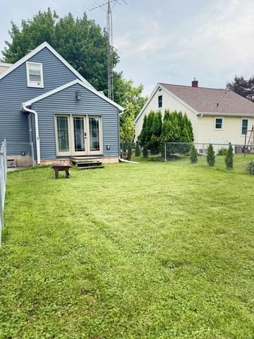 1402 W MURDOCK AVENUE, Oshkosh, WI 54901