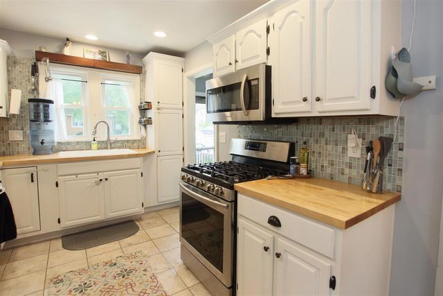 1402 W MURDOCK AVENUE, Oshkosh, WI 54901