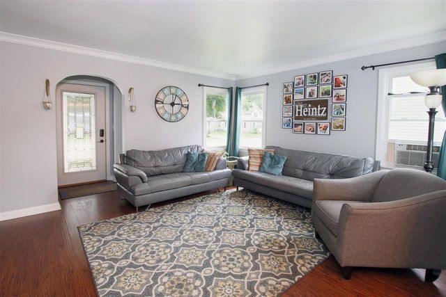1402 W MURDOCK AVENUE, Oshkosh, WI 54901