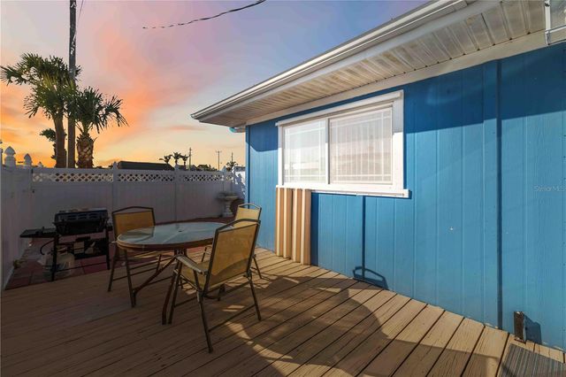 111 9TH STREET N, Bradenton Beach, FL 34217