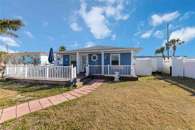 111 9TH STREET N, Bradenton Beach, FL 34217