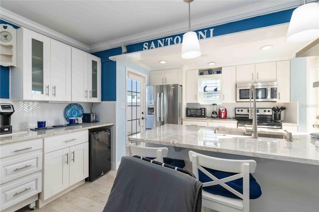 111 9TH STREET N, Bradenton Beach, FL 34217